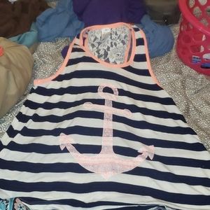 Shirt has small hole not noticeable